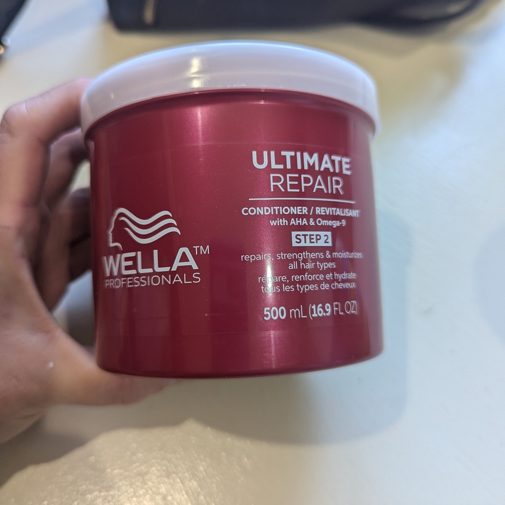Wella Professionals Ultimate Repair Conditioner - Red